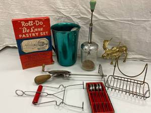 MISC VINTAGE KITCHEN ITEMS, CHOPPER...