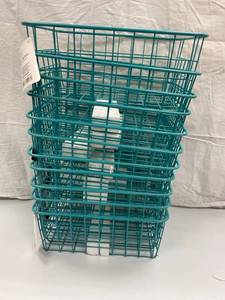 LOT OF GREEN METAL SMALL BASKETS...