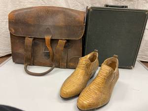 ANTIQUE LEATHER BAG, TIMING LIGHT A...