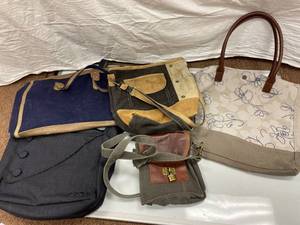 LOT OF NEW CANVAS BAGS AND PURSES...