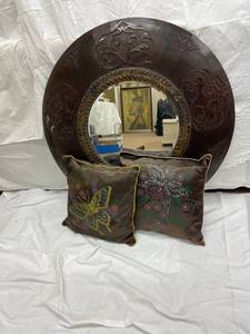 INTRIGUING WALL MIRROR WITH BUTTERF...