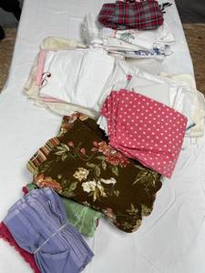 LOT OF MISC PLACEMATS AND NAPKINS, ...