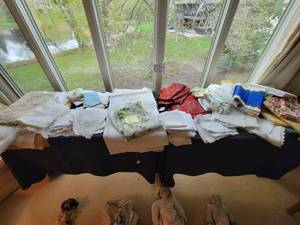 Large lot of fine Linens