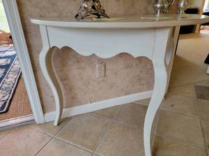 Drexel Half Moon Side Table on 3 legs.