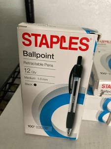 Staples Retractable Black Pens