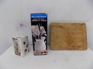 Kitchen Items Chicago Cutlery Bread Board, Cuisinart Mini Chopper, Crock o Tools (new)
