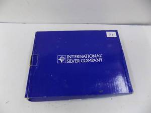 Silverplated 9 Wire Basket with 1 14 Quart Stoneware Liner (In Box)
