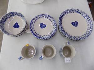 4 Piece Dinner plates, Cups