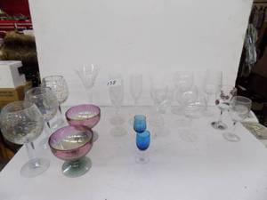 Lot of 19 -Glasses