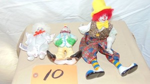 lot 10 image: Lot Of 3 Clowns
