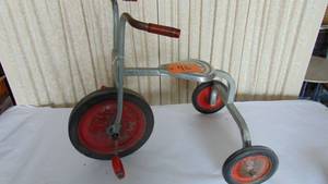 lot 46 image: Original Antique Angeles Metal trike