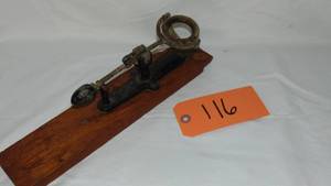 lot 116 image: The Reliable Egg Scale Manufactured  by Reliable Mfg co. Los Angeles