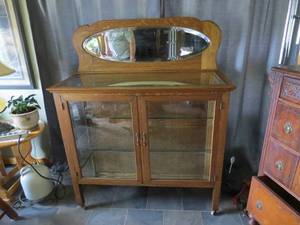 lot 48 image: Antique Display Cabinet With Beveled Glass, Mirror Bottom, 2 Glass Shelves and  an Oblong Mirror Back