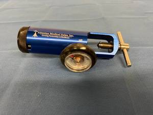 lot 15 image: MSRP $800 Lot of NEW Disposable Sterile Single Use Laryngoscope Blade and Handle & Attentus Medical Sales 3500 Oxygen O2 Regulator Gauge