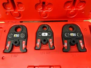 lot 3 image: MILWAUKEE M18 12 in. - 1 in. Black Iron Press Tool Jaw Kit