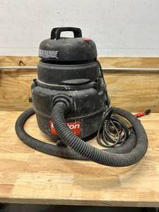lot 96 image: DAYTON Shop Vacuum 6 gal Tank Size, Plastic, 1 14 in Vacuum Hose Dia., 125 cfm Vacuum Air Flow