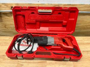lot 64 image: MILWAUKEE 0-2600 Sawzall with Case