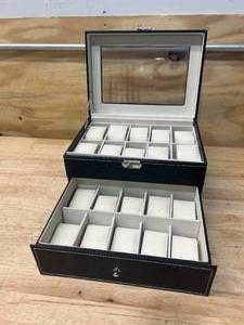lot 51 image: Jewelry BoxDisplay