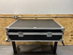lot 14 image: Road Case on Wheels