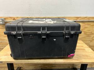 lot 46 image: Heavy Duty Plastic Road Case on Wheels