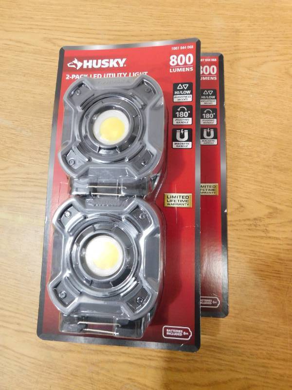 Husky 800 Lumen LED Utility Lights 2 Modes with Magnetic Handle