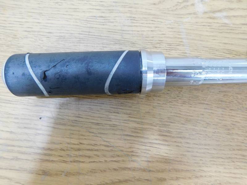 lot 52 image: Husky  20 ft.lbs. to 100 ft.lbs. 38 in. Drive Torque Wrench
