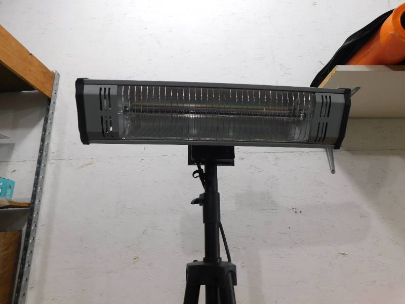 lot 34 image: Heat Storm Tradesman 1,500-Watt Electric Outdoor Infrared Quartz Portable Space Heater with Tripod, WallCeiling Mount