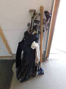 lot 69 image: Golf Club Set with bag