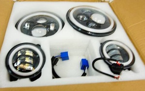 lot 27 image: LED Headlight For Jeep Wrangler