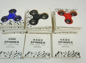 lot 44 image: Lot of 15 NIB Fidget Spinner