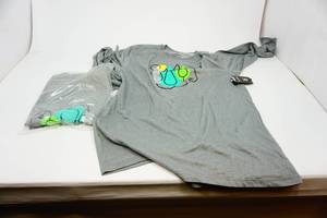 lot 82 image: Lot Of 2 Long Sleeve Size Large