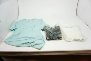 lot 80 image: Lot Of 3 Hydro Flask T-Shirts