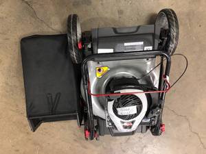 lot 4 image: Murray 21 in. 140 cc Briggs and Stratton Walk Behind Gas Push Lawn Mower with Height Adjustment and with Mulch Bag  Customer Returns See Pictures
