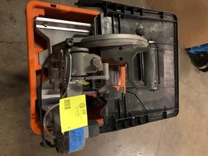 lot 6 image: 8 inch Ridgid Tile Saw used in working conditions Customer Returns See Pictures