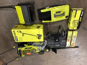 lot 13 image: Lot of Mixed Lawn Care and Accessories   Customer Returns See Pictures