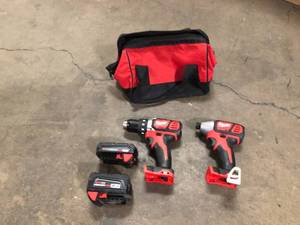 lot 24 image: Milwaukee Power Tools   Customer Returns See Pictures