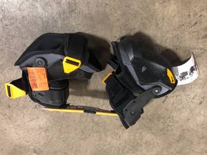 lot 45 image: TOUGHBUILT  Ergonomic FoamFit Black Thigh Support Stabilization Knee Pads  Customer Returns See Pictures