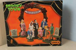 lot 87 image: NEW - Lemax Spooky Town Zombie Wedding Party #23587 728162235879 MSRP $44.95