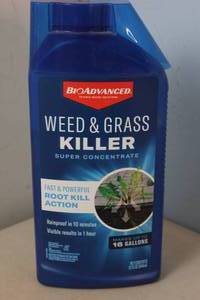 lot 96 image: NEW - BIOADVANCED 32 oz. Super Concentrate Weed And Grass Killer 687073041958 MSRP $20.97