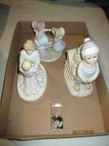 lot 445 image: Porcelain figurines and small keeps...