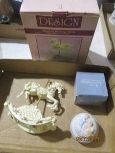 lot 446 image: Household decor and keepsake box...