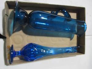 lot 450 image: Blue toned depression glass abstrac...