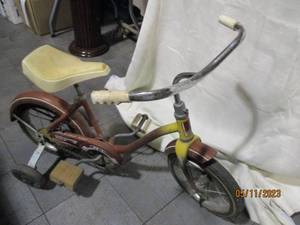 lot 467 image: Vintage Junior AMF childs chain dr...