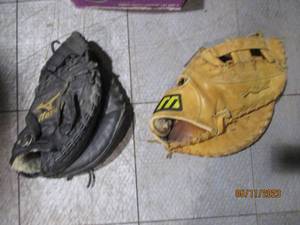 lot 468 image: Assortment of Rawlings and Mizuno b...