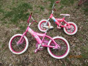 lot 74 image: Pair of little girl Pink-Licious and Barbie bikes
