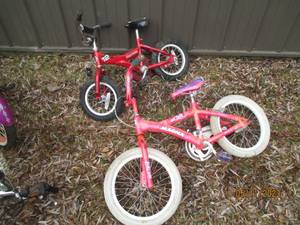 lot 79 image: 2 kids bikes,