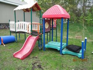 lot 41 image: huge playground BUYER HAS UNTIL MID JULY TO REMOVE THIS ITEM IF MORE TIME IS NEEDED