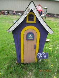 lot 44 image: MN Vikings themed play house