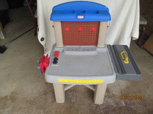 lot 402 image: Little Tikes shop play set...