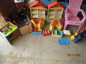 lot 406 image: Toy lot includes doll houses and ac...